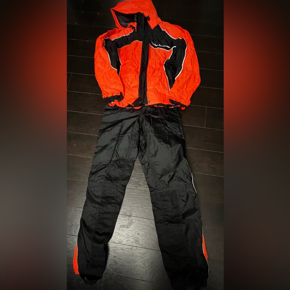 SOLD. Ladies Harley Davidson Rain Suit EUC XS